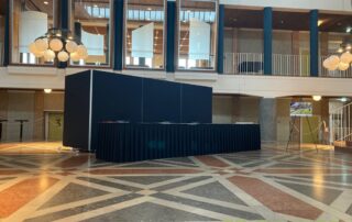 Inzet scheidingswanden in ontvangstruimte evenement bijeenkomst gemeente Hengelo PR-Runner