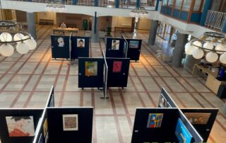 Verrijdbare mobiele scheidingswanden in aula gemeente Hengelo PR-Runner